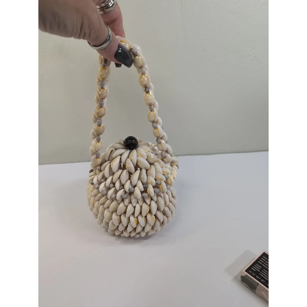 Shelly vintage cowrie
